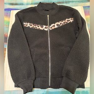 Zyia Active Black Leopard Flying V Fleece Jacket Size Small